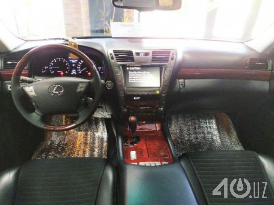 Lexus LS IV