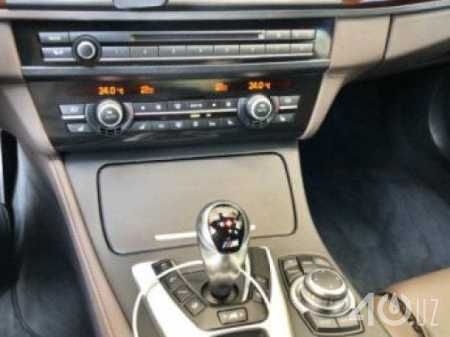 BMW M5 V (F10)