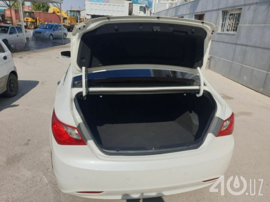Hyundai Sonata VI (YF)