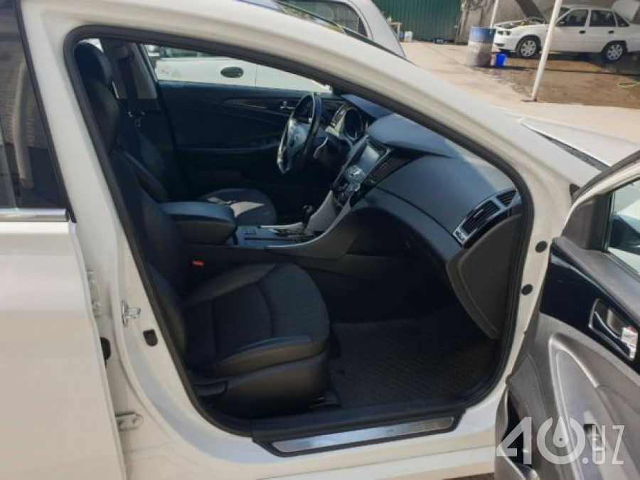 Hyundai Sonata VI (YF)