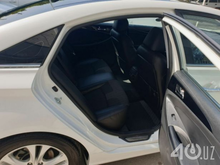 Hyundai Sonata VI (YF)