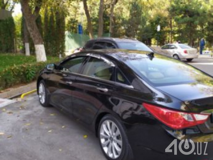 Hyundai Sonata VI (YF)