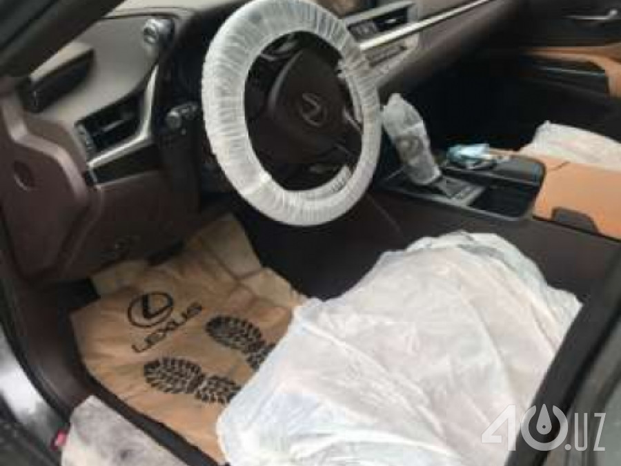 Lexus ES VII