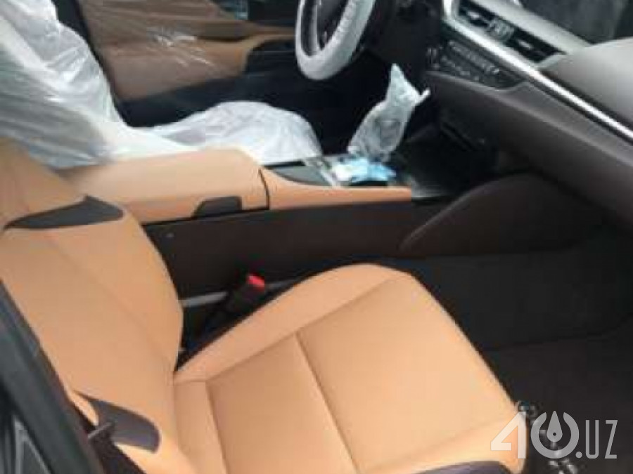 Lexus ES VII