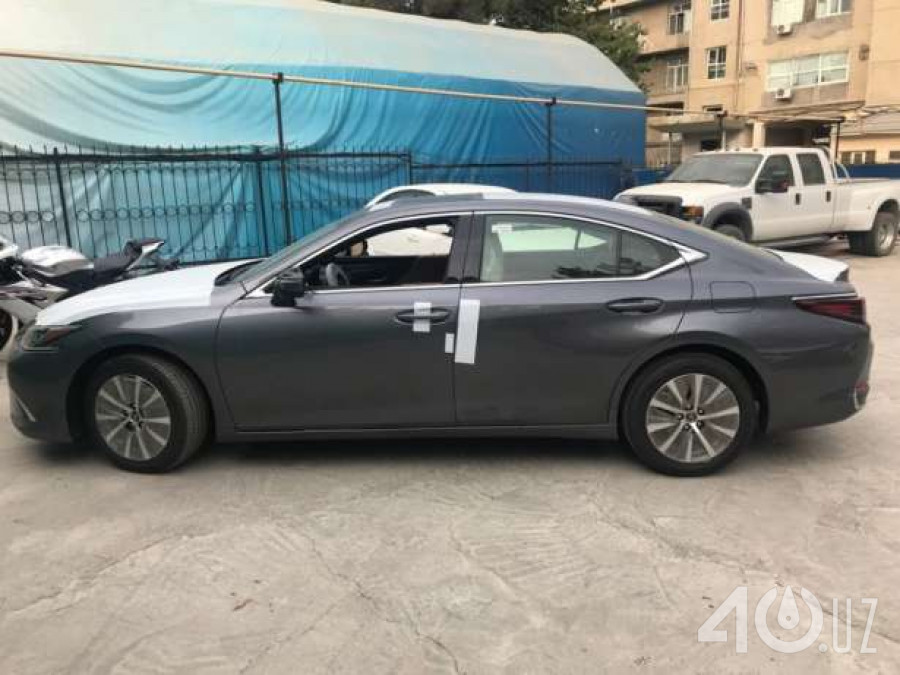 Lexus ES VII