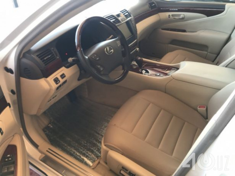 Lexus LS IV