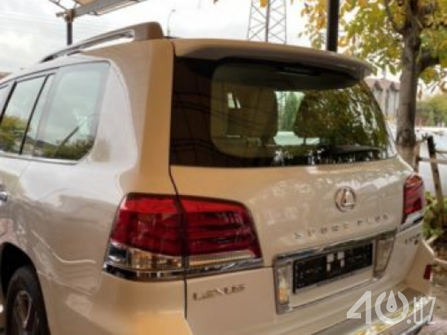 Lexus LX III