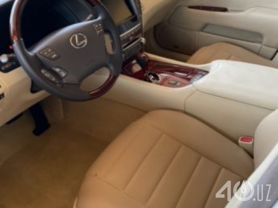 Lexus LS IV