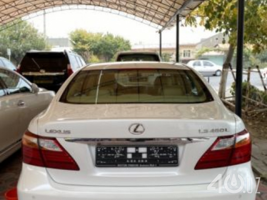 Lexus LS IV