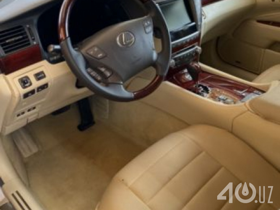 Lexus LS IV