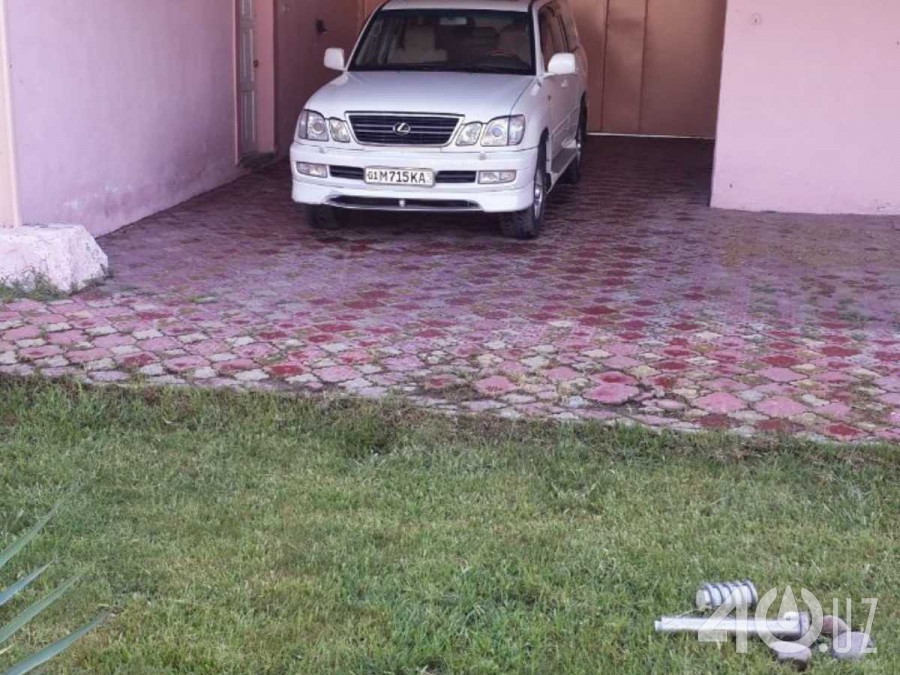Lexus LX II