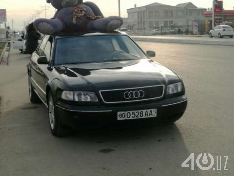 Audi A8 I (D2)