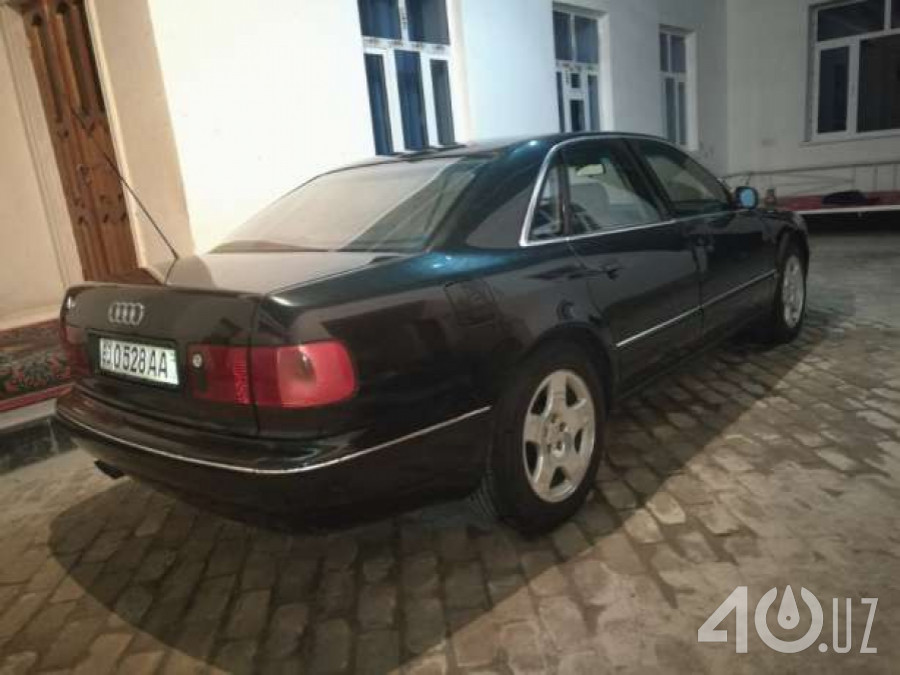 Audi A8 I (D2)