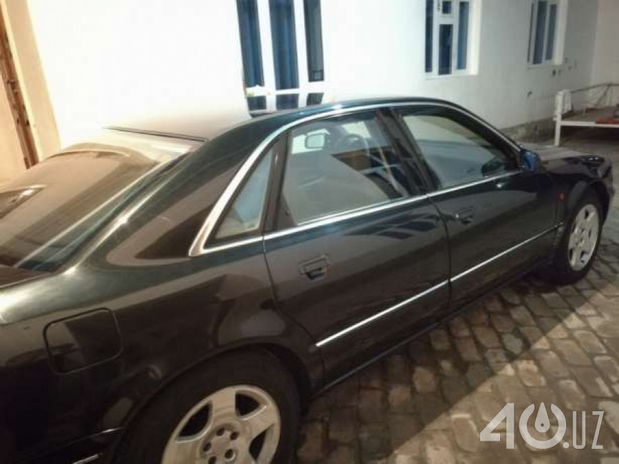 Audi A8 I (D2)