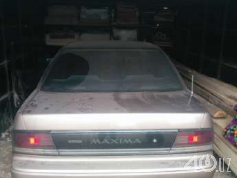 Nissan Maxima III (J30)