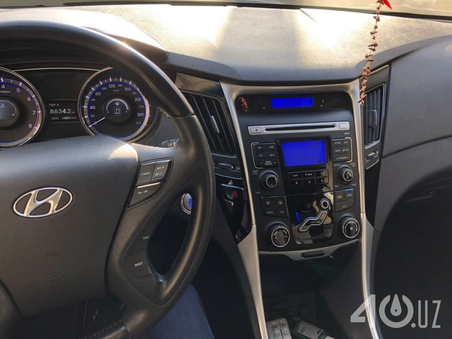 Hyundai Sonata VI (YF)
