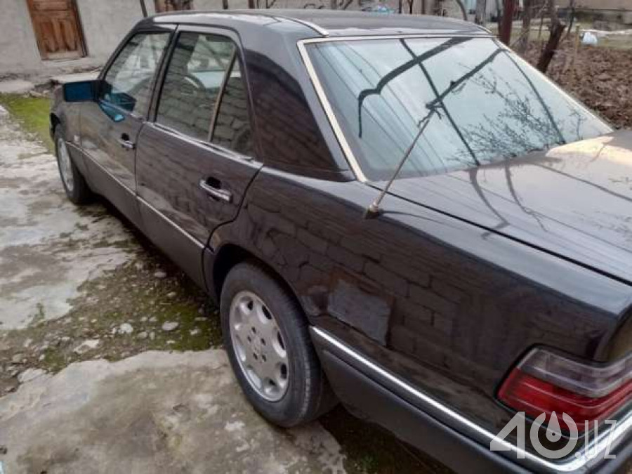 Mercedes-Benz W124