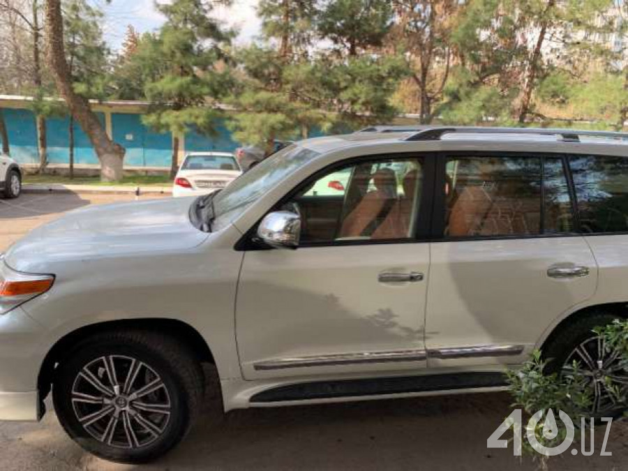 Toyota Land Cruiser 200 Series Рестайлинг 1