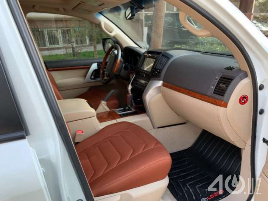 Toyota Land Cruiser 200 Series Рестайлинг 1