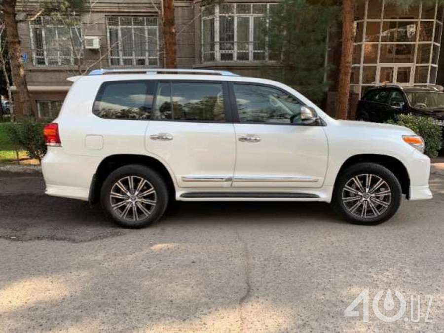 Toyota Land Cruiser 200 Series Рестайлинг 1