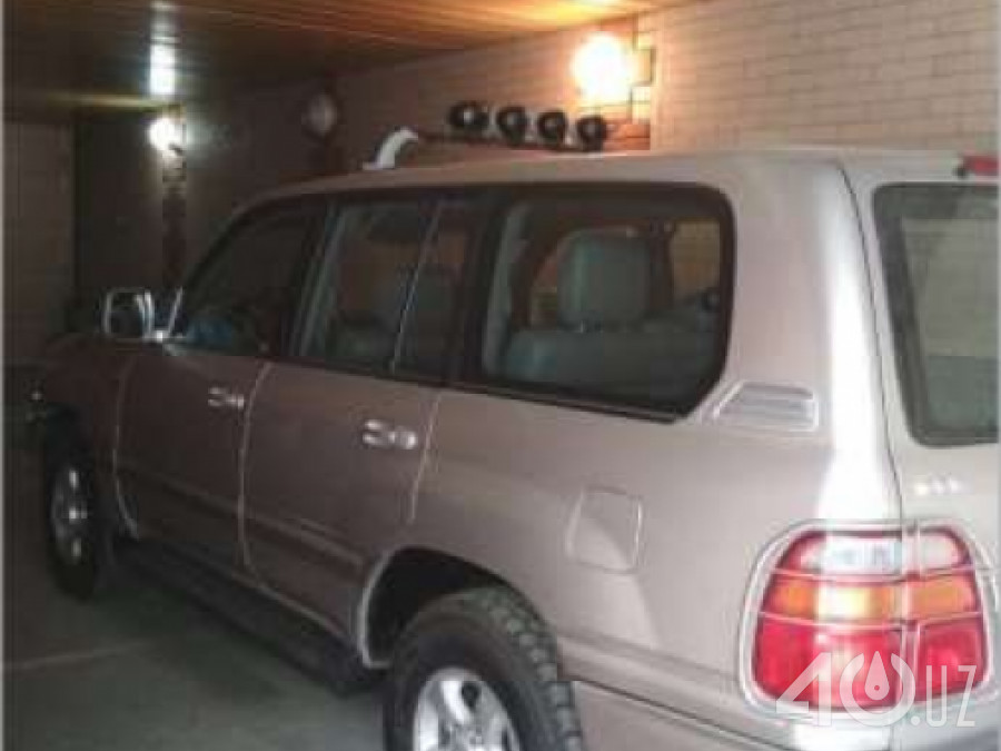 Toyota Land Cruiser 100 Series