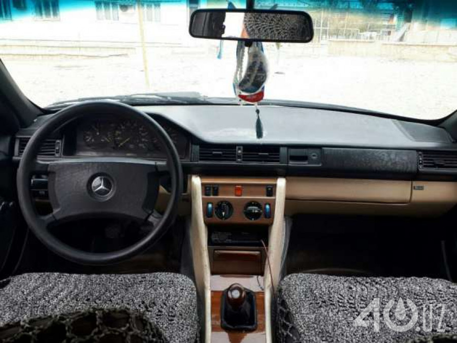 Mercedes-Benz W124