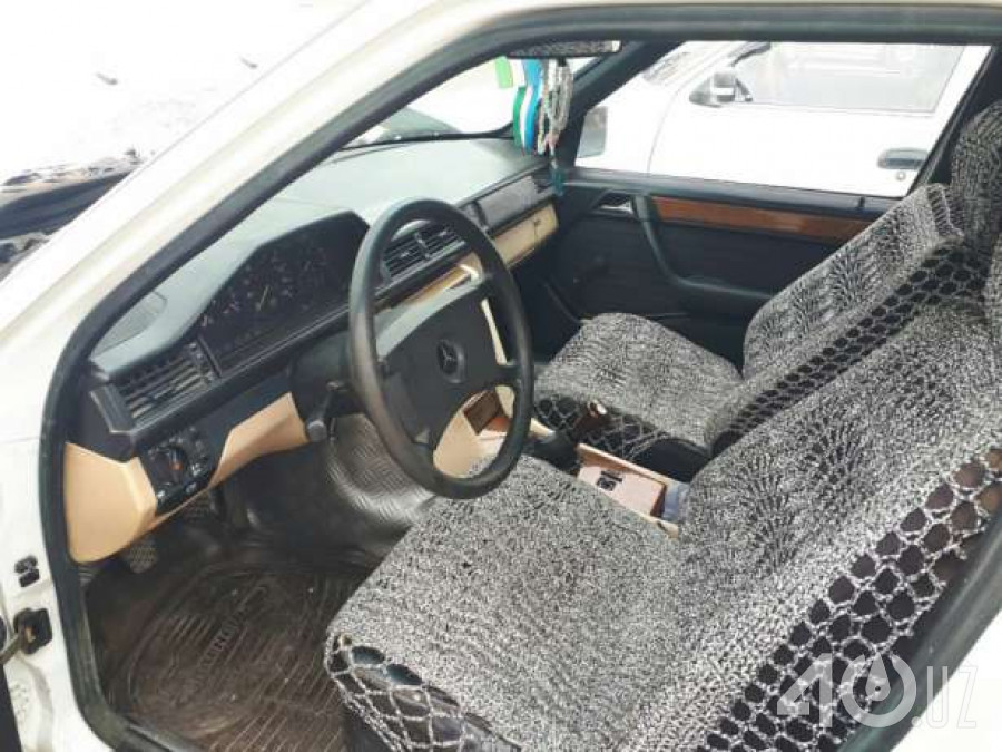 Mercedes-Benz W124