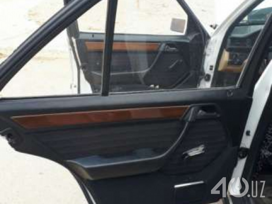 Mercedes-Benz W124