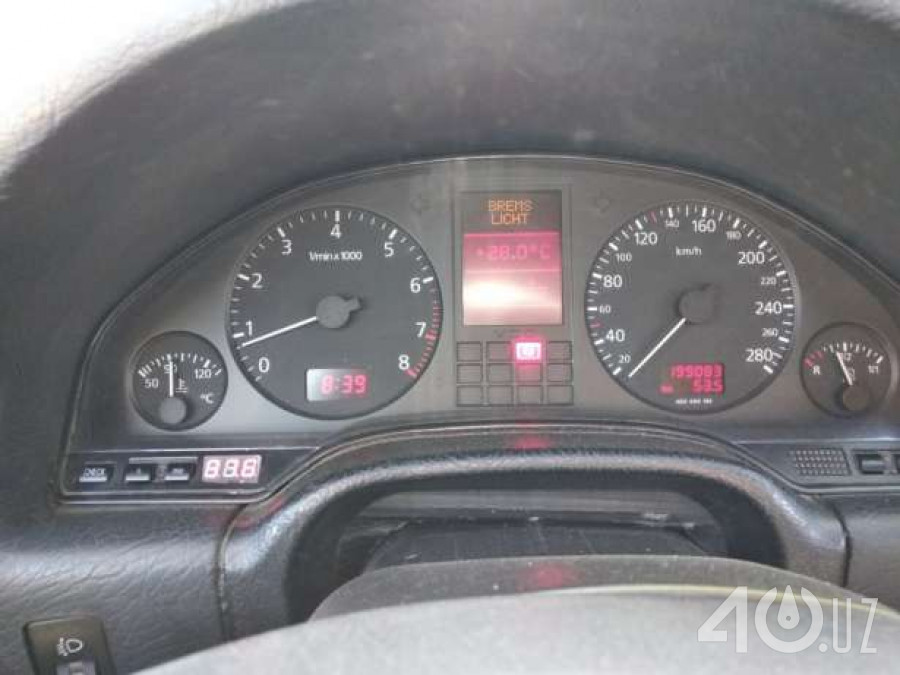 Audi A8 I (D2)