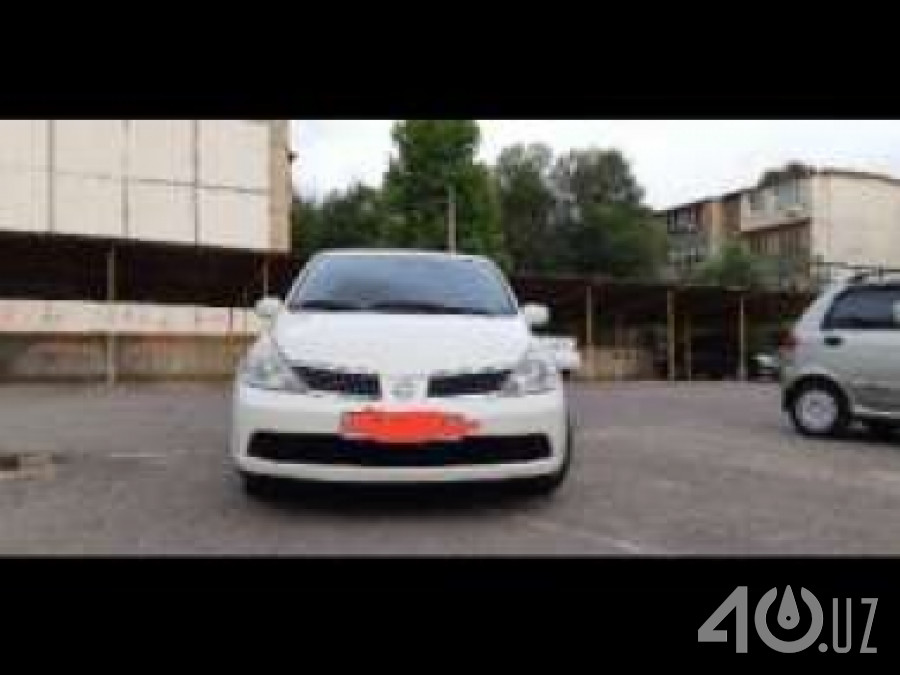Nissan Tiida I