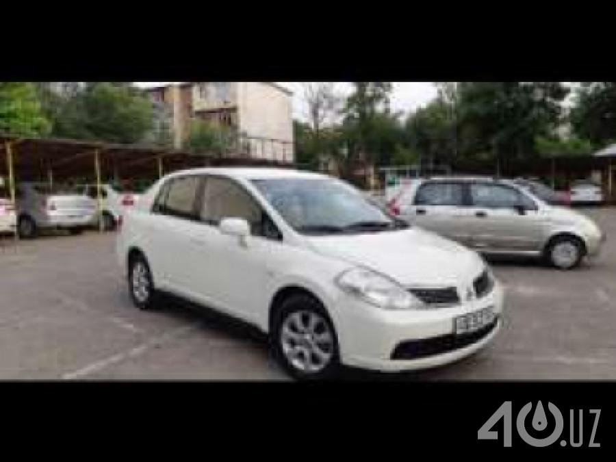 Nissan Tiida I