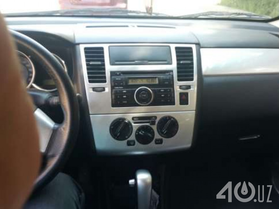 Nissan Tiida I