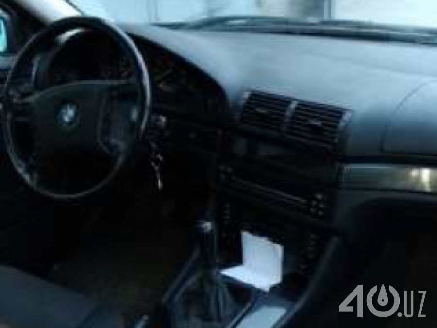 BMW M5 I (E28)
