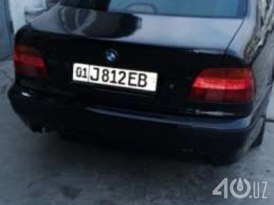 BMW M5 I (E28)