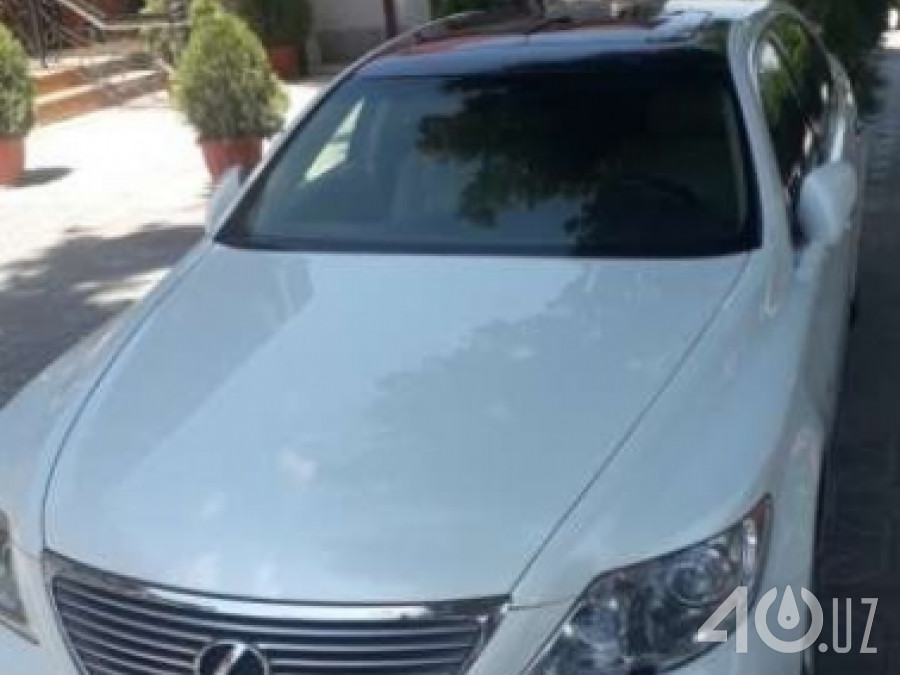 Lexus LS IV