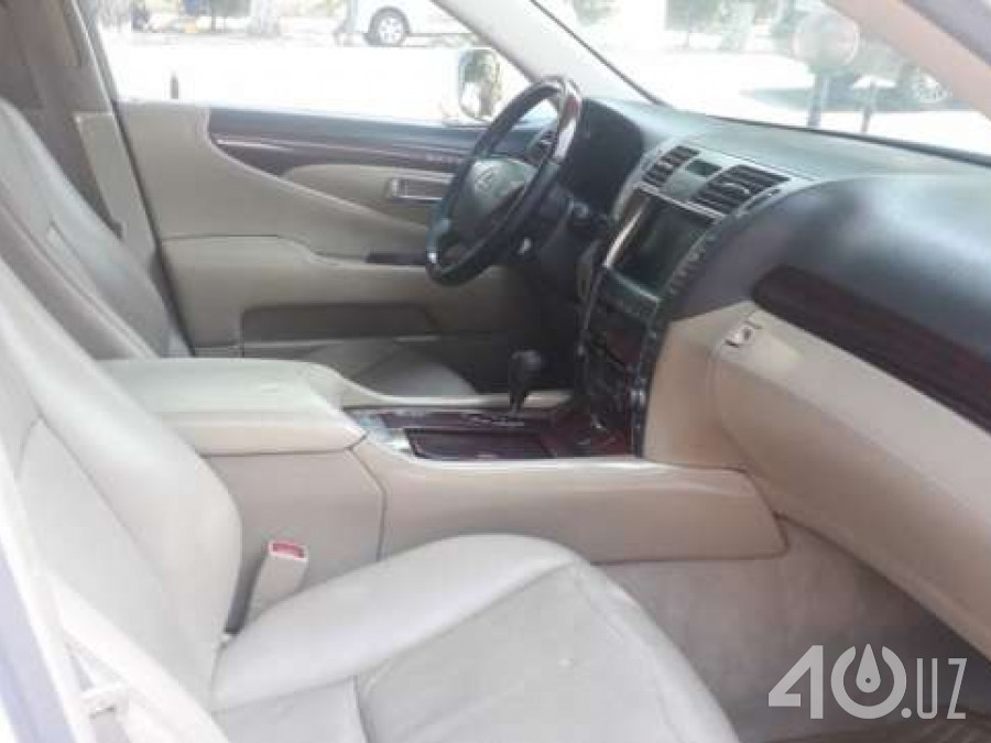 Lexus LS IV
