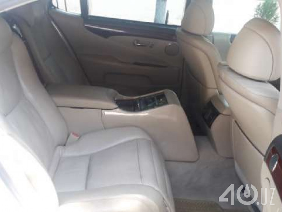Lexus LS IV