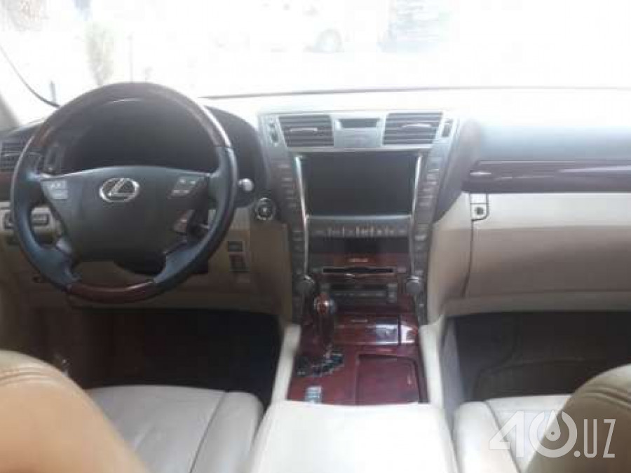 Lexus LS IV
