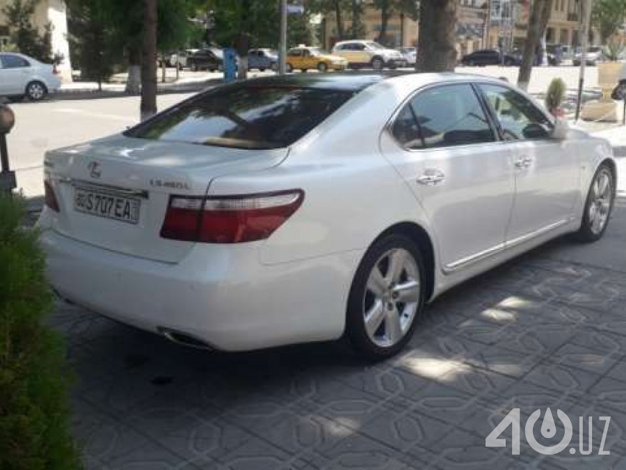 Lexus LS IV