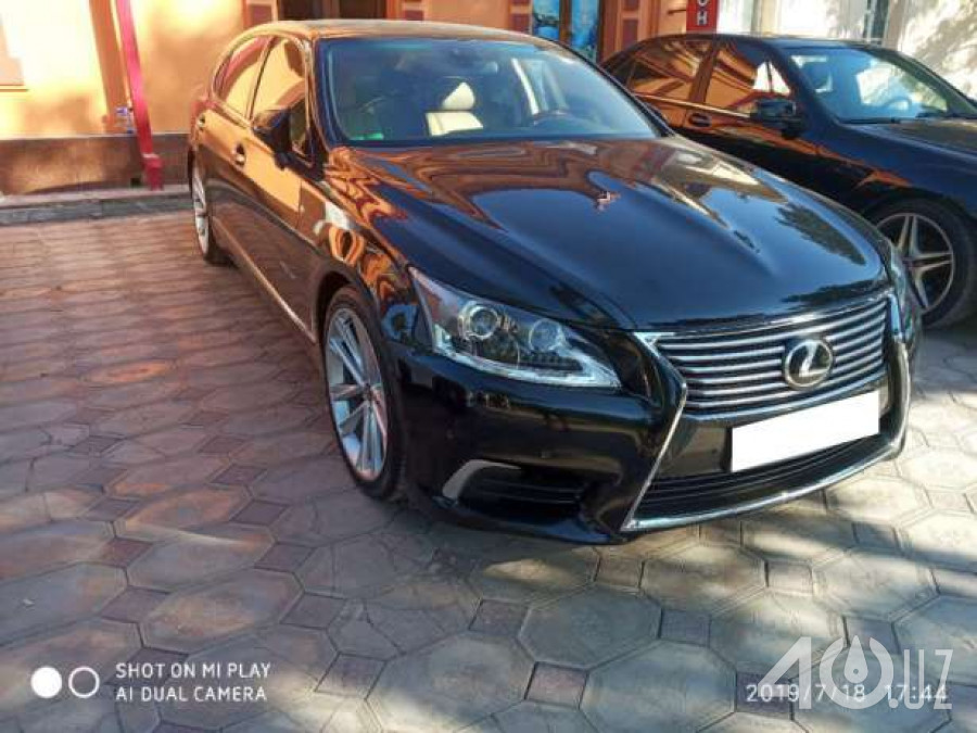 Lexus LS IV