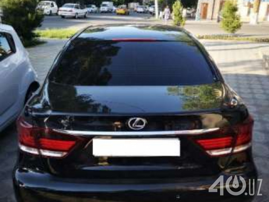 Lexus LS IV