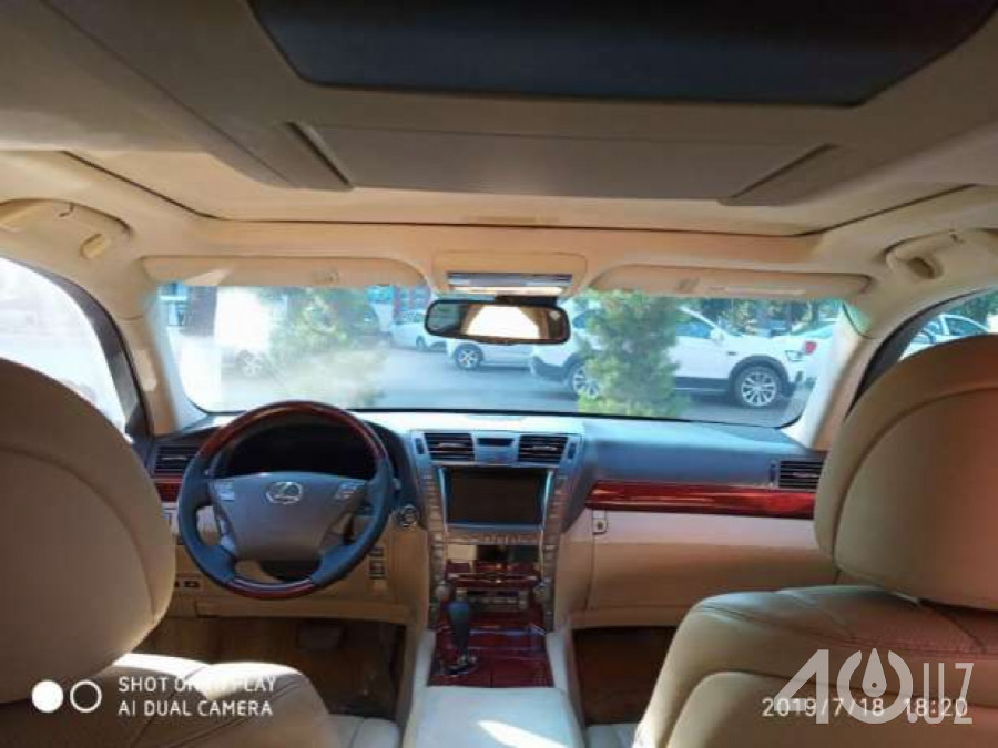 Lexus LS IV