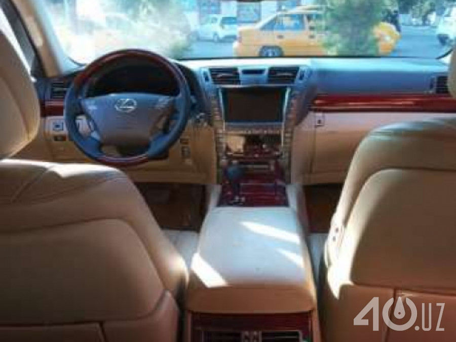 Lexus LS IV