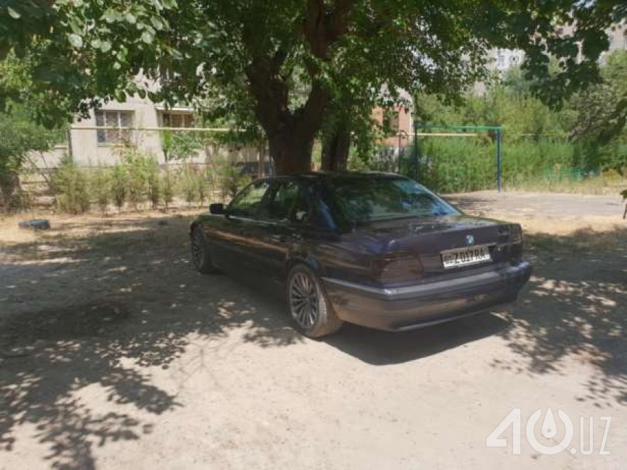 BMW 7 серия III (E38)