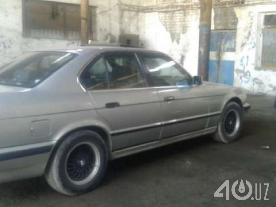 BMW M5 II (E34)