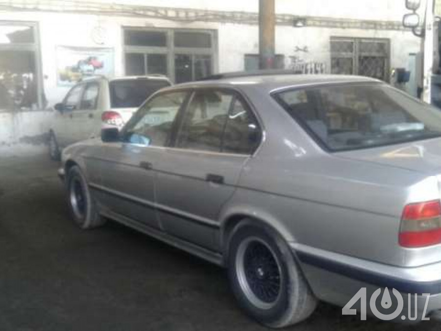 BMW M5 II (E34)