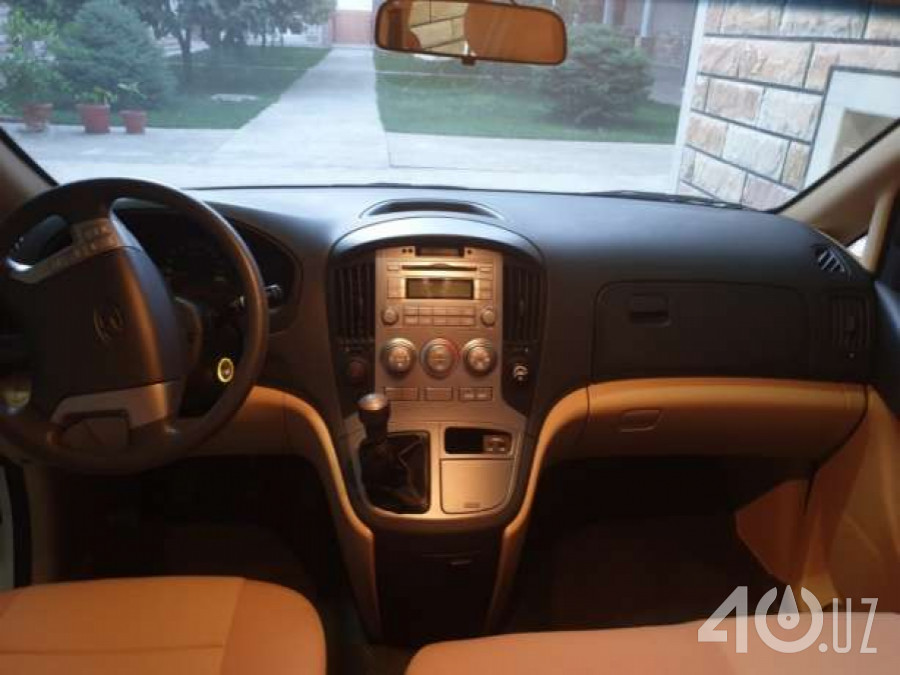 Hyundai H-1 II