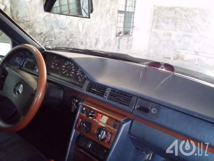Mercedes-Benz W124