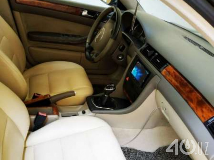 Audi A6 III (C6)