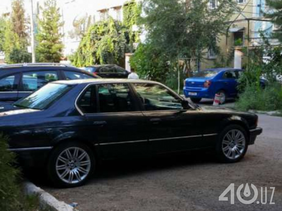 BMW 7 серия II (E32)